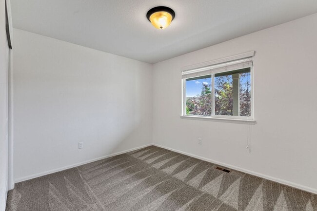 Photo - Spacious 3bd 2ba Greeley Ranch Style Home