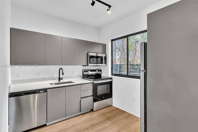 Photo - 753 NW 30th St Unit 3