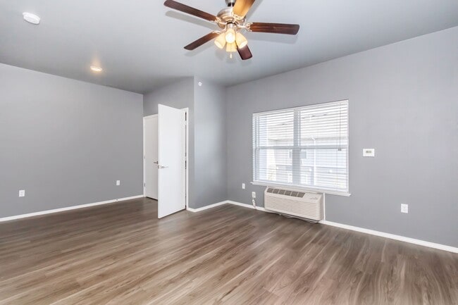 Falcon Studio 495 sq ft Living