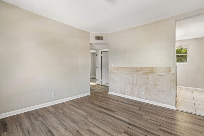 Photo - 1104 W 29th St