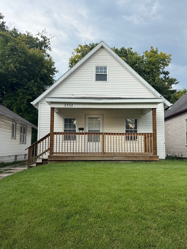 Photo - 2332 N Ellis St