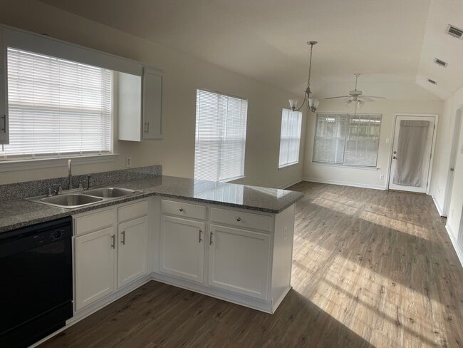 Photo - 808 Crystal Wells Ct S