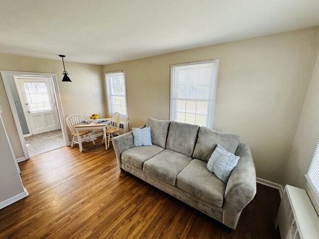 1700 Roslyn Dr