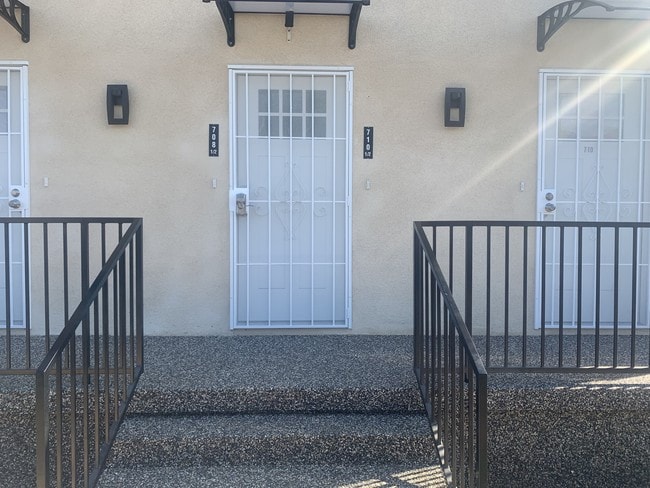 Photo - 708 W Gage Ave Unit 1