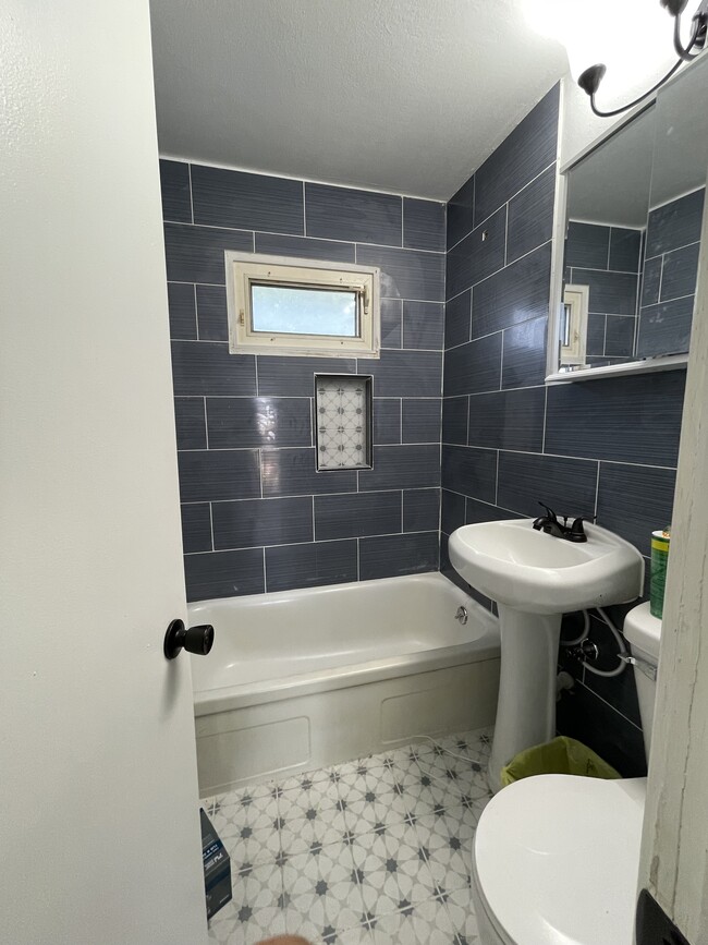 Photo - 2813 Hull Ave