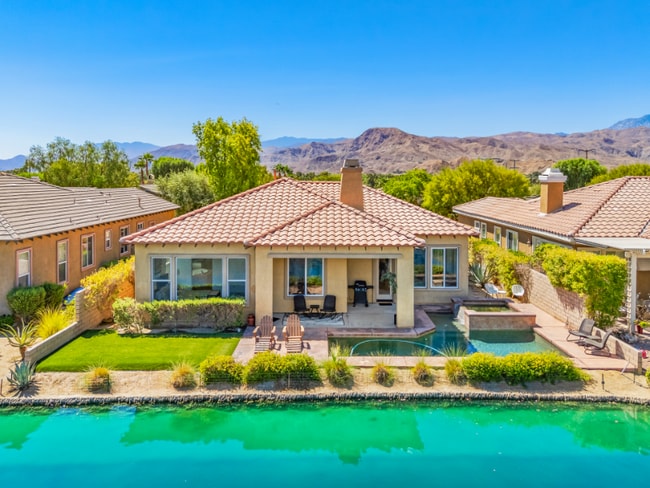 65 Shoreline Dr