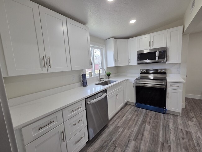 Photo - 152 N 200 W St