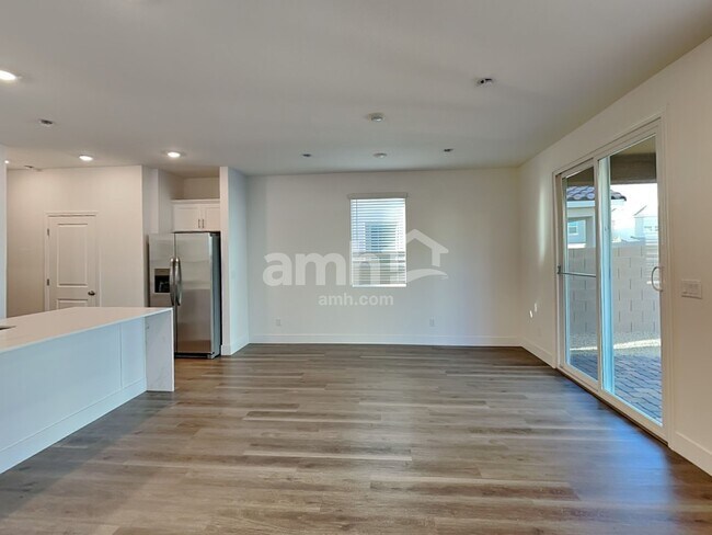 Photo - 5832 Vaes Dothrak St