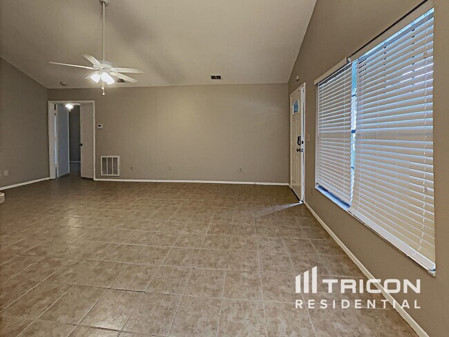 Photo - 3834 Lake Shore Dr