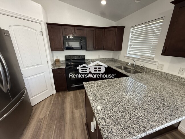 Photo - 1347 Skip St