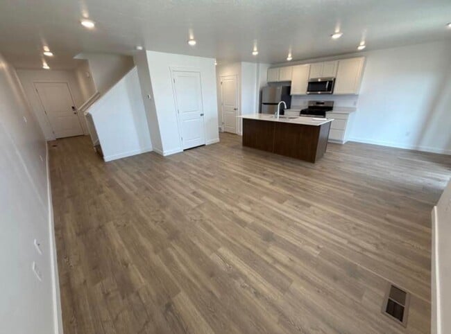 Photo - 222 Glencoe Dr