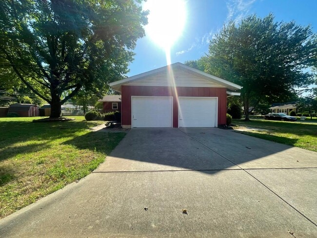 Photo - 735 W Kingsley St