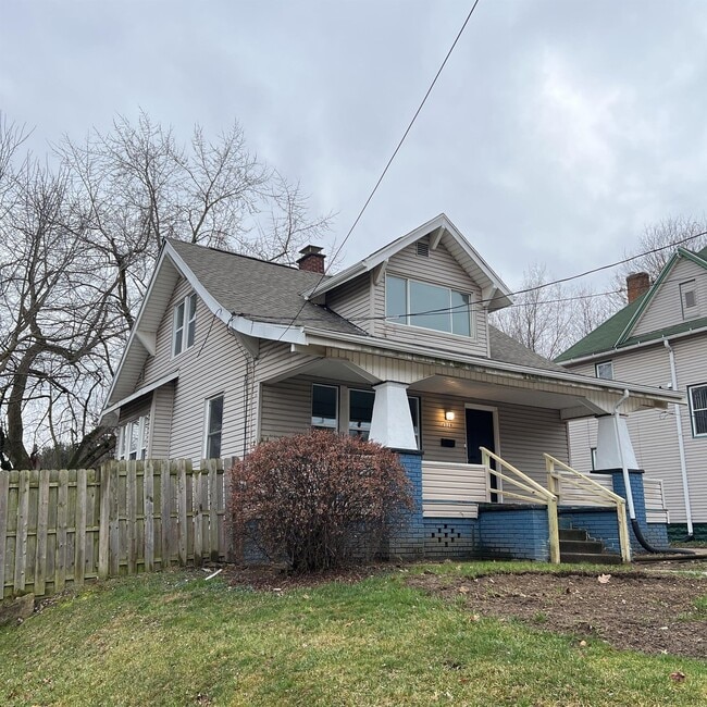 Building Photo - 2328 Tuscarawas St E