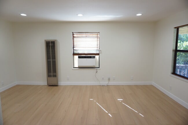 Photo - 3948 Pennsylvania Ave