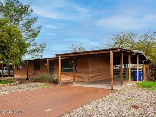 Building Photo - Charming Remodeled 3 Bedroom Brick Home