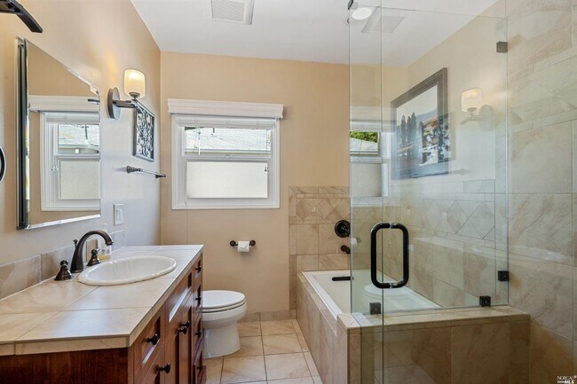 Photo - 463 Talbot Ave