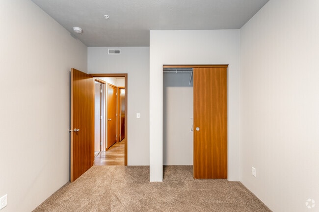 2BR, 1BA - 1,052 SF