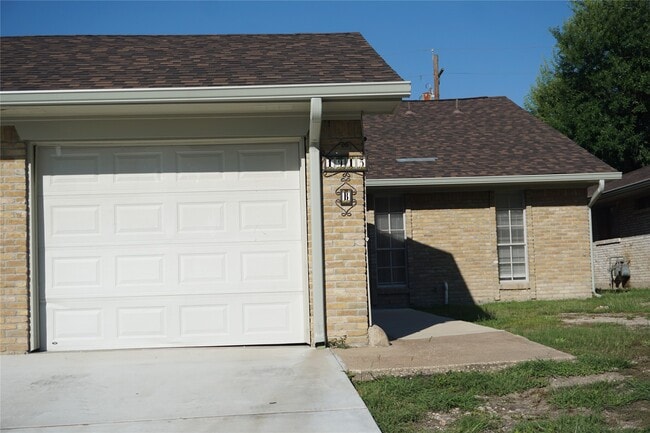 Building Photo - 1915 Normal Park Dr Rental
