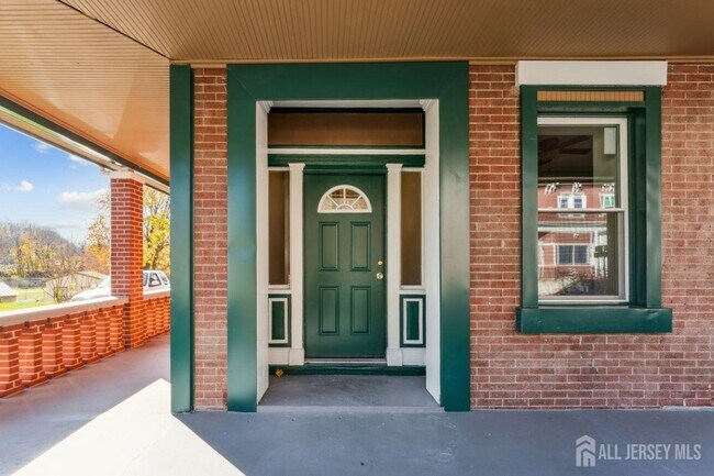 Photo - 786 S Main St