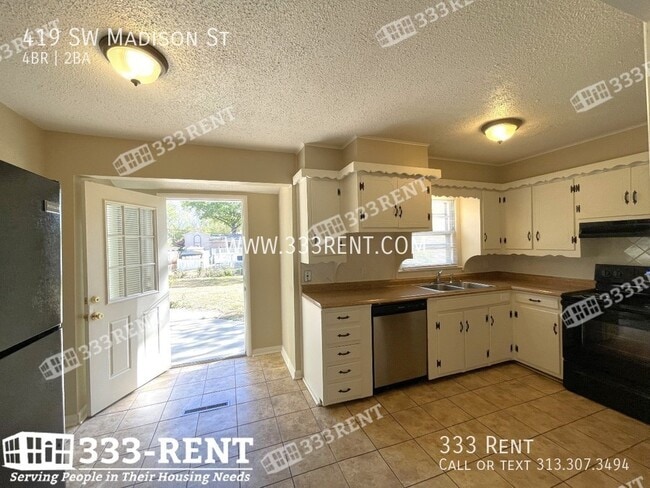 Photo - 419 SW Madison St