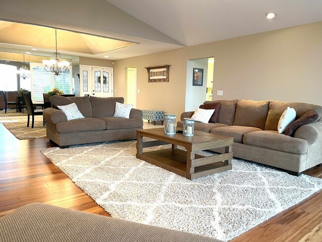 Photo - Elegant 4 bedroom 2.5 bath home, Completel...