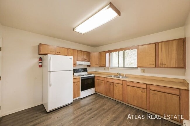 Photo - 681 Fraser St Unit B