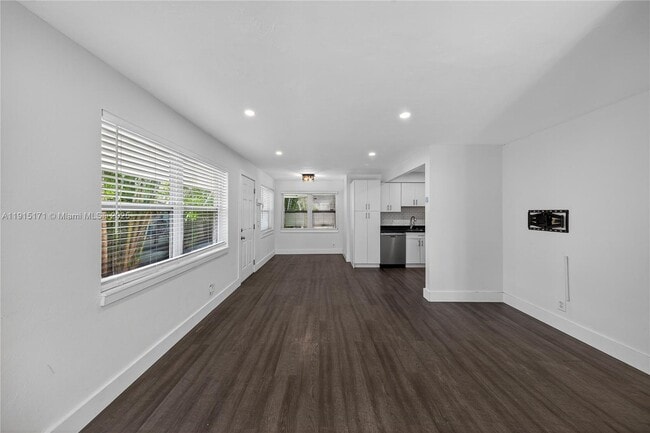 Photo - 924 NE 17th Terrace Unit 6