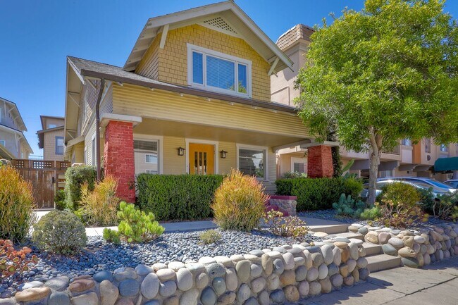 Photo - 4052 Albatross St