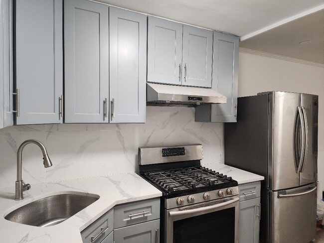 Building Photo - 3045 68th St Unit Woodsude large 2 BR