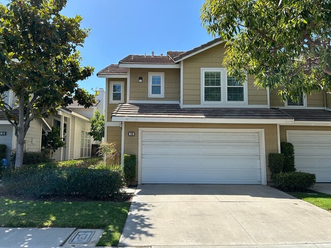 Building Photo - Beautiful 3 Bedroom 3 Bath Townhome with Loft in Orange!