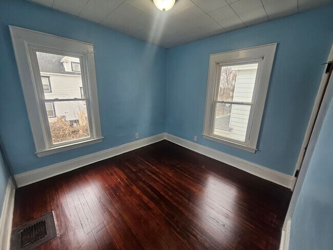 Photo - 1330 Midland Ave