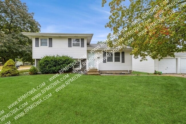 Fenced in Yard! 3 Bedroom, 1 Bath Home in ... - Fenced in Yard! 3 Bedroom, 1 Bath Home in ...