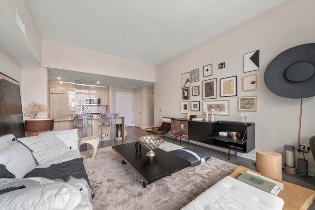 Photo - 1200 AVENUE AT Port Unidad 710