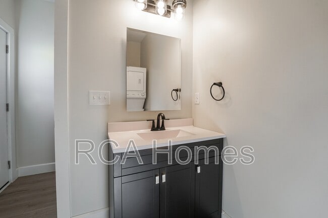 Photo - 909 St Peter St