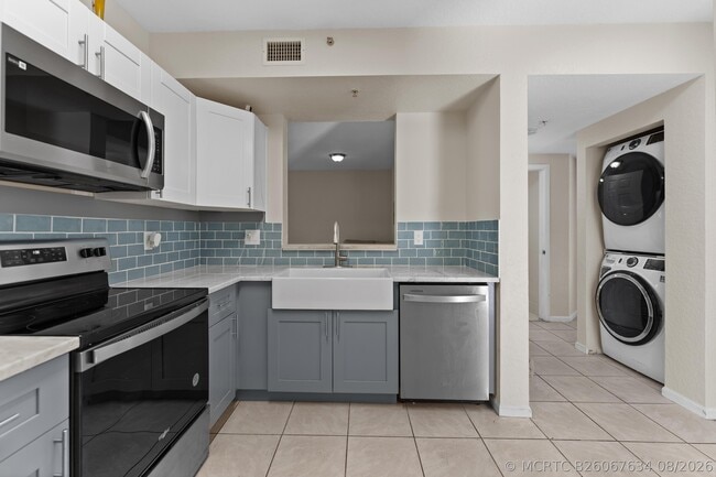 Building Photo - 1165 Golden Lakes Blvd Unit 1212