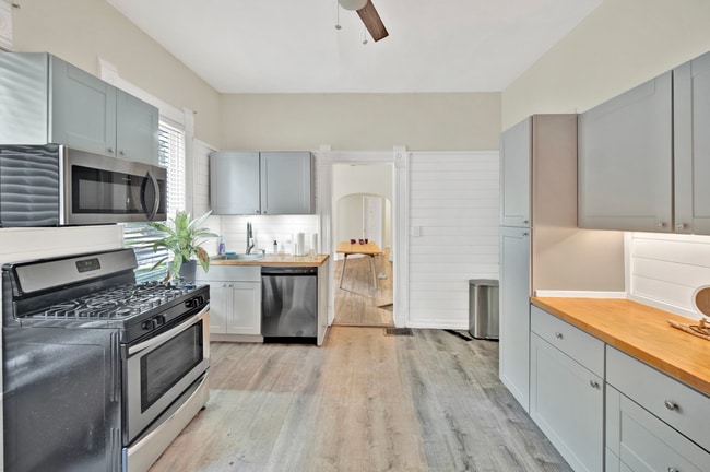 Photo - 2137 Maple Ave Unidad House