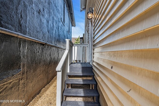 Photo - 303 Comstock St