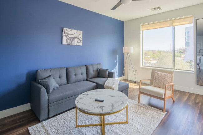 Building Photo - 701 W Rio Salado Pkwy Rental