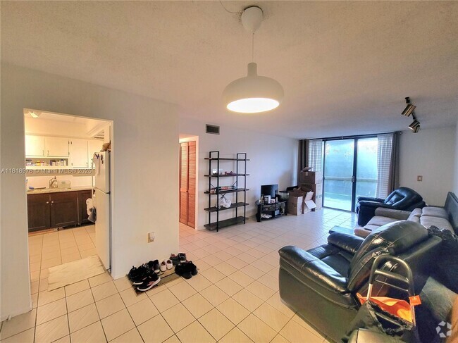 Building Photo - 2500 NE 135th St Unit B208 Rental