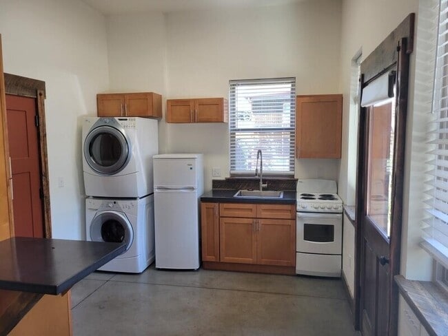 Building Photo - 755 Sun Pillar Unit #2 Rental