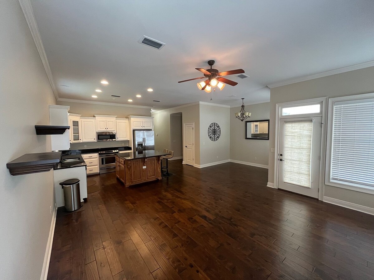 Photo - 1698 Whitney Ave