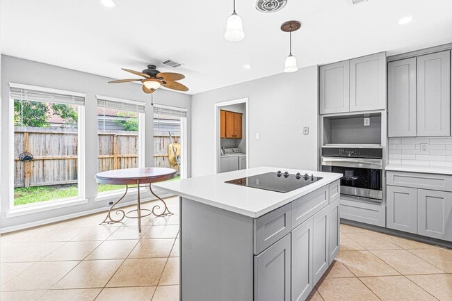 Photo - 1046 Apache Falls Dr