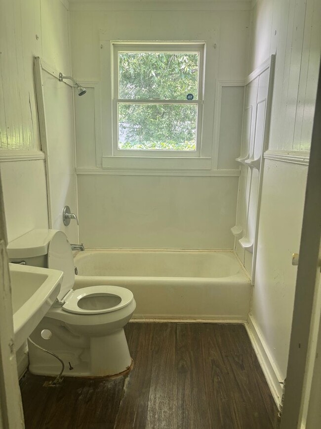 Photo - 1136 Wiggins St