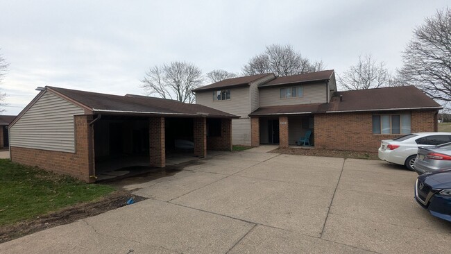 Building Photo - MN Cedar Village (801) Unit Apt C