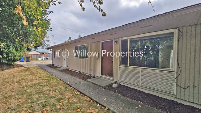 Building Photo - Cozy two bedroom duplex