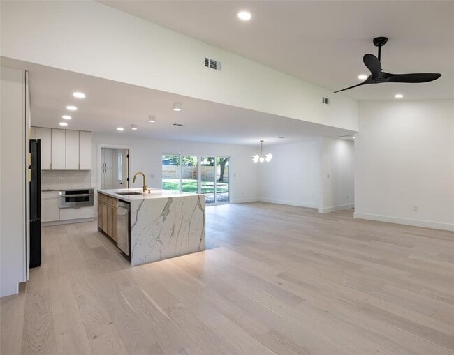 Photo - 1206 Cloverleaf Dr