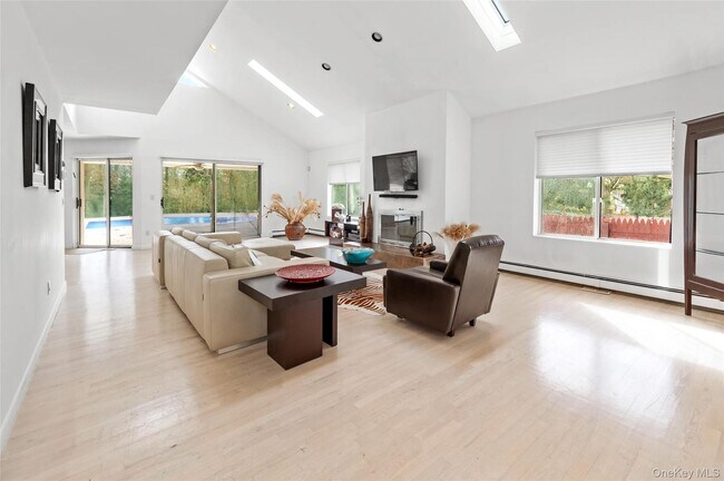 Photo - 9 The Registry