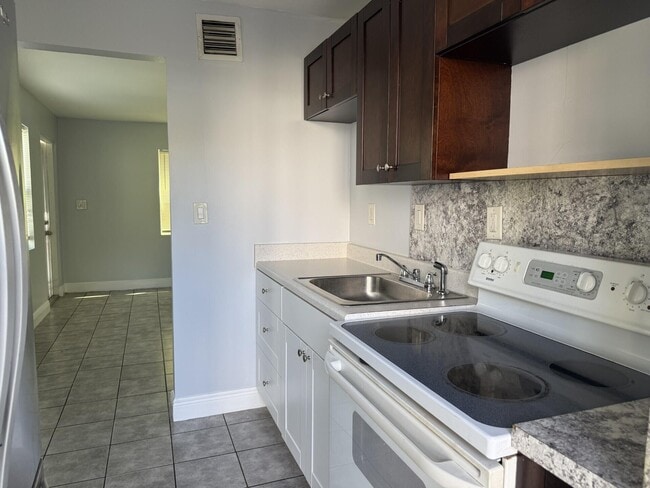 Photo - 805 3rd St Unit 1