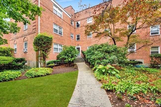 Building Photo - 320 S Broadway Unit P5