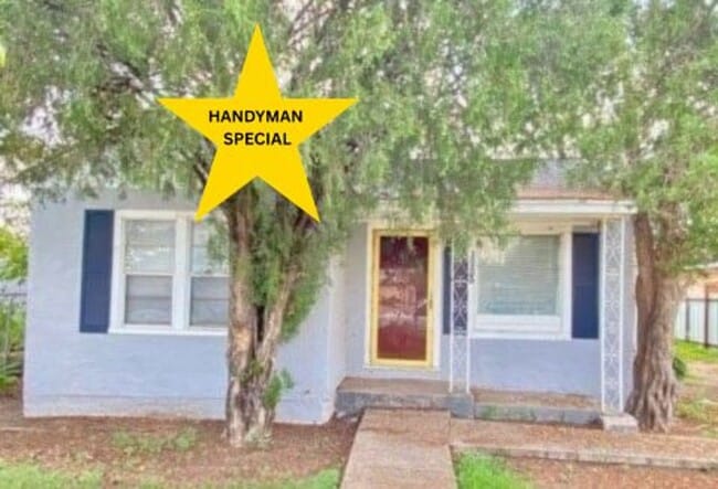 Building Photo - Handyman Special $0 First Month's Rent / “You fix, you SAVE BIG!!” Contact Diane for details: 806...
